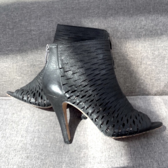 Vince Camuto Shoes - VINCE CAMUTO KRANDI ANKLE BOOTIE